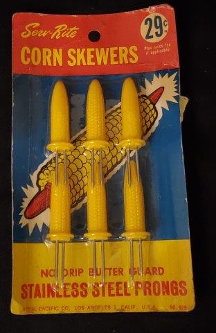 Vintage NEW in Package Corn Skewers: Make it easy to eat your next corn on the cob with these corn shaped skewers! The package measures approximately 7 inches tall X 4 inches wide. They appear to have never been used- there are 6 in the 