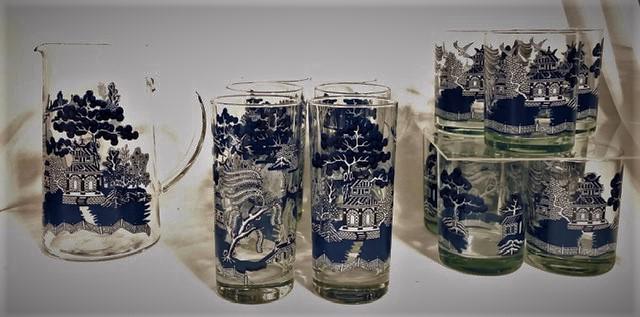 Amazing Set if Asian Pagoda Design Glassware (1 of 5)