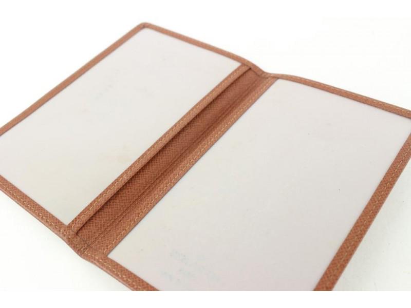 Louis Vuitton Brown Taiga Leather ID Holder Card Case: Louis Vuitton Brown Taiga Leather ID Holder Card Case Wallet 513lvs68 Date Code/Serial Number: SP1000 Made In: France Measurements: Length: 3.2 Width: .1 Height: 5 OVERALL VERY GOOD CONDITION ( 7.5/10