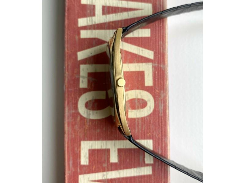 Vintage Audemars Piguet Manual Wind 18K Yellow Gold Champagne Roman Numeral Dial: Vintage Audemars Piguet Manual Wind 18K Yellow Gold Champagne Roman Numeral Dial SKU: RBJ125150821119-E Brand: Audemars Piguet Condition: Pre-Owned Model: 125150821119-E More Details: Item Specifics:B