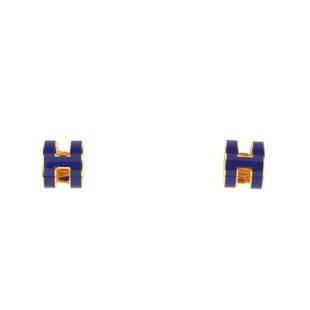 Hermes Pop H Stud Earrings Metal and Enamel: Hermes Pop H Stud Earrings Metal and Enamel CLAIR CODE: EG.HM.POHS.MEEN Item No: 128275/2 SIZE AND FIT: Height/Length: 12 mm, Width: 10 mm Exterior Color: Blue, Gold Collateral: Box 