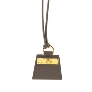 Hermes MonPetitKelly Pendant Necklace Leather Small: Hermes MonPetitKelly Pendant Necklace Leather Small Exterior Color: Gray Collateral: Signed Box, Signed Pouch Store Location: Online Only Material: Leather CLAIR CODE: