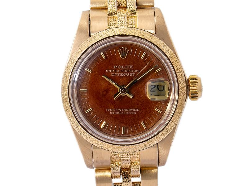 Rolex Datejust 6901 Automatic 18k Yellow Gold Jubilee Bracelet Wooden Dial 27mm: Rolex Datejust 6901 Automatic 18k Yellow Gold Jubilee Bracelet Wooden Dial 27mm Product Code: 193590009404-E Brand: Rolex Condition: Pre-Owned Model: Datejust Details: Item Specifics: Band Color: Gold