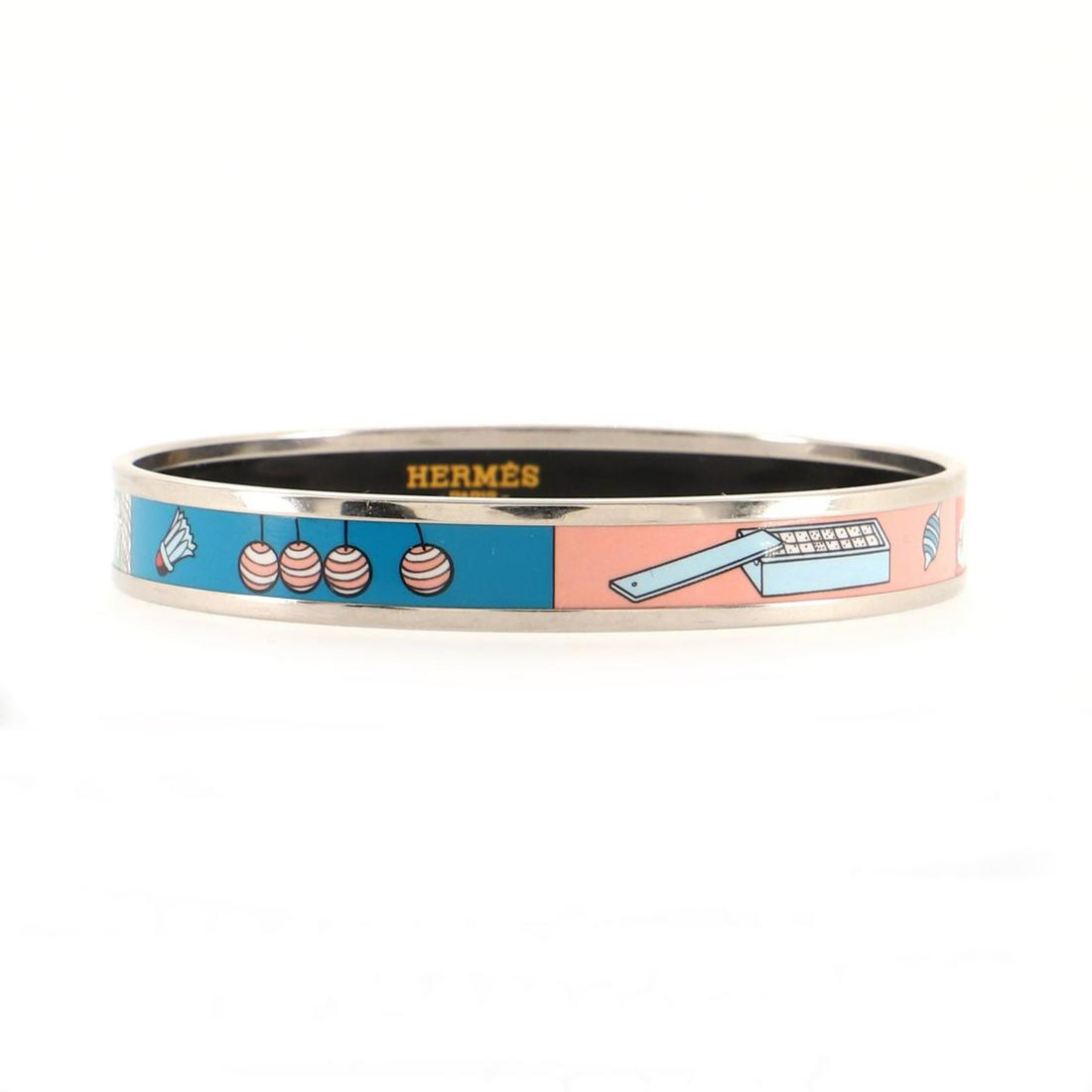 Hermes Bangle Bracelet Printed Enamel Narrow: Hermes Bangle Bracelet Printed Enamel Narrow Exterior Color: Print Collateral: Box Material: Enamel, Palladium RBJ CODE: BT.HM.BAGL.EEEL.NRWO Item No: 124981/2 SIZE AND FIT: Circumferenc