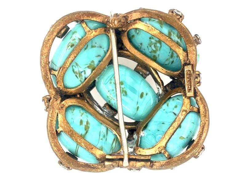 Chanel - Vintage 1960s Turquoise Pate De Verre - Brooch *Rare*: Chanel - Vintage 1960s Turquoise Pate De Verre - Brooch *Rare* Item Specifics:Brand: CHANELColor: BlueJewelry Department: FashionMain Stone Color: TurquoiseType: BroochVintage: Yes Br> Product Code: 3