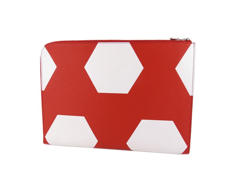 Epi FIFA World Cup Pochette Jour GM: Epi FIFA World Cup Pochette Jour GM Product Code: GVJ1GLVCL001 Brand: Louis Vuitton Condition: Pre-Owned The FIFA World Cup Pochette Jour GM features an epi leather body and a zip around closure. Sku: