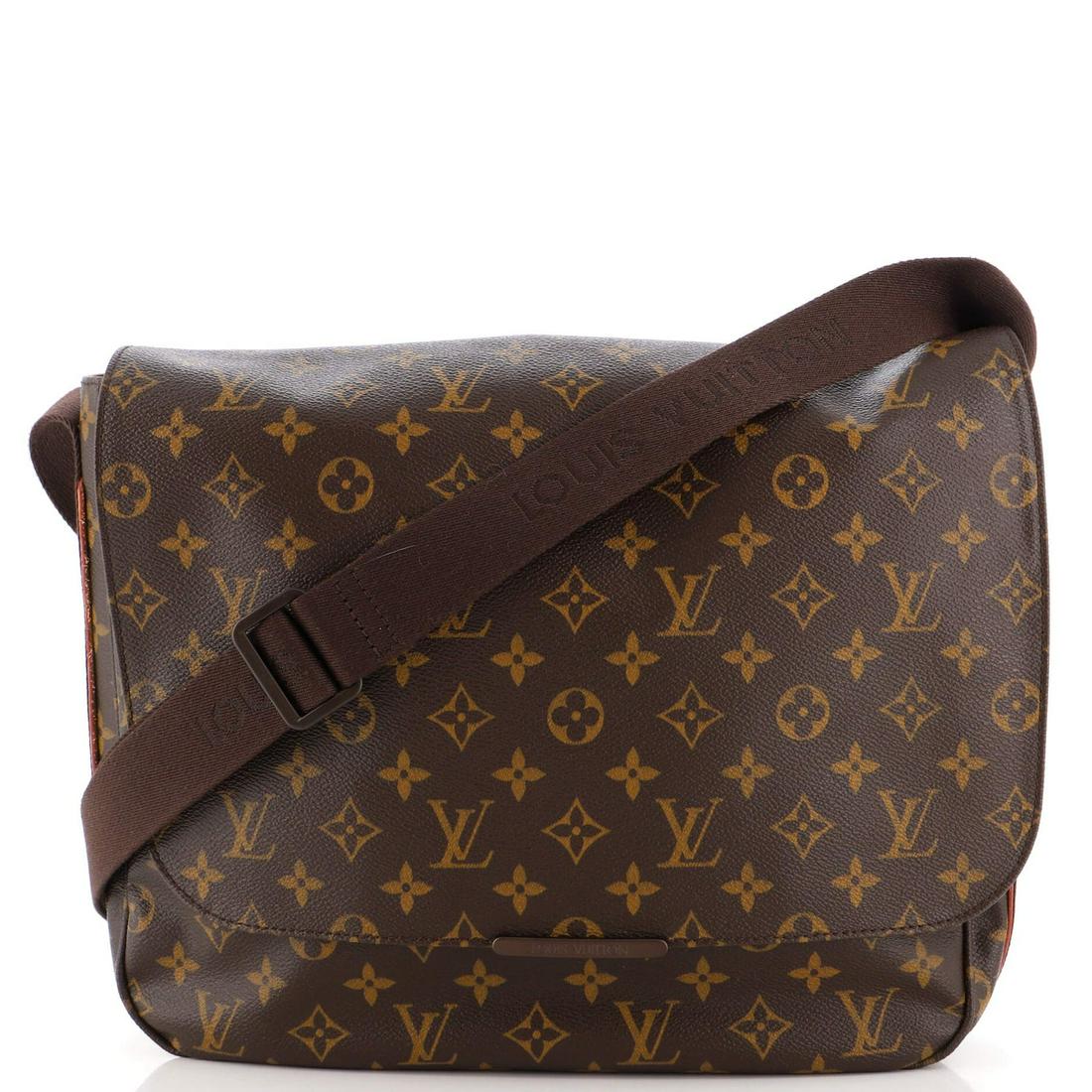 Louis Vuitton Beaubourg Messenger Bag Monogram Canvas MM: Louis Vuitton Beaubourg Messenger Bag Monogram Canvas MM Exterior Color: Brown Interior Color: Brown Exterior Material: Canvas Coated Interior Material: Fabric Hardware Color: Gold Accessories: Du