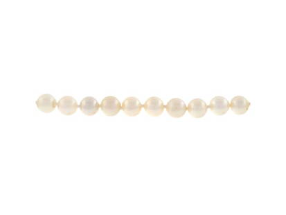 Estate 1940 6.5mm Cream White Japanese Cultured Pearl 16 Inch Necklace: Estate 1940 6.5mm Cream White Japanese Cultured Pearl 16 Inch Necklace Product Code: 364-410-1720-01C9A Condition: Pre-Owned Metal: Yellow Gold Stone: Pearl Stone: PearlType of Metal: Yellow Gold