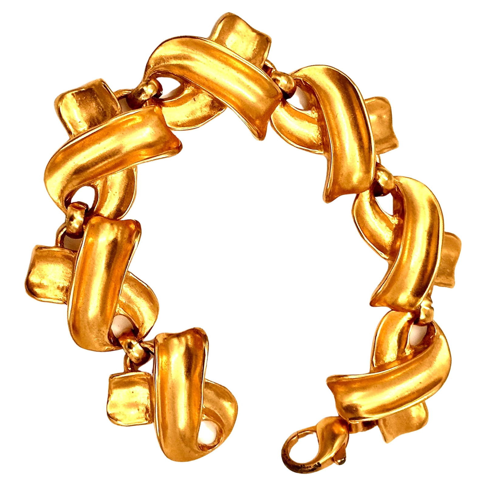 Robert Lee Morris Gold Plated Ribbon Link Bracelet 1992: Robert Lee Morris Gold Plated Ribbon Link Bracelet 1992 Metal: Gold Plate, Brass Weight: 15 oz Dimensions: Height: 0.85 in (21.59 mm) Width: 0.85 in (21.59 mm) Depth: 0.25 in (6.35 mm) Diameter: 4 in