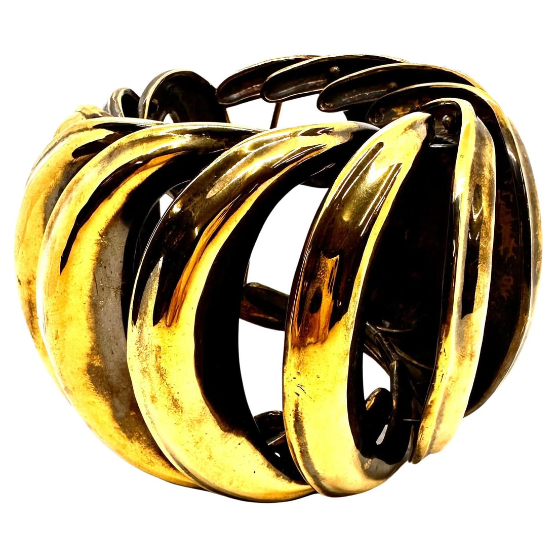 Robert Lee Morris Colossal Shiny Buckle Bangle: Robert Lee Morris Colossal Shiny Buckle Bangle Metal: Brass Weight: 14.6 oz Dimensions: Height: 3.5 in (88.9 mm) Width: 5 in (127 mm) Depth: 0.5 in (12.7 mm) Diameter: 5 in (127 mm) Length: 5 in (127