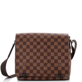 Louis Vuitton District NM Messenger