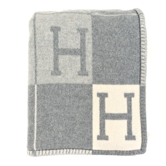 Hermes Wool Cashmere Avalon III Blanket Ecru Gris Clair: Hermes Wool Cashmere Avalon III Blanket Ecru Gris Clair This is an authentic HERMES Wool Cashmere Avalon III Blanket in Ecru and Gris Clair. This stylish blanket is 90% wool and 10% cashmere in grey w