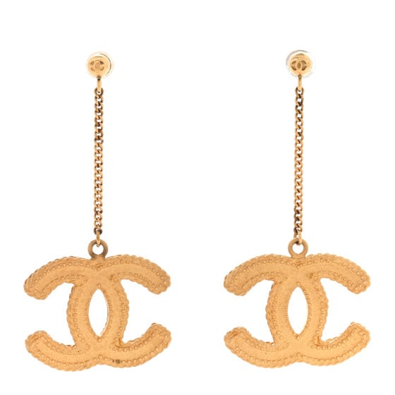Chanel CC Drop Earrings Matte: Chanel CC Drop Earrings Matte Gold SKU no: RBJ1403883 Brand: CHANEL Condition: Excellent Condition Details: Other: Bent post(s), Hardware: Faint scratch(es) Year: 2017 Width: 1.25 in Leng