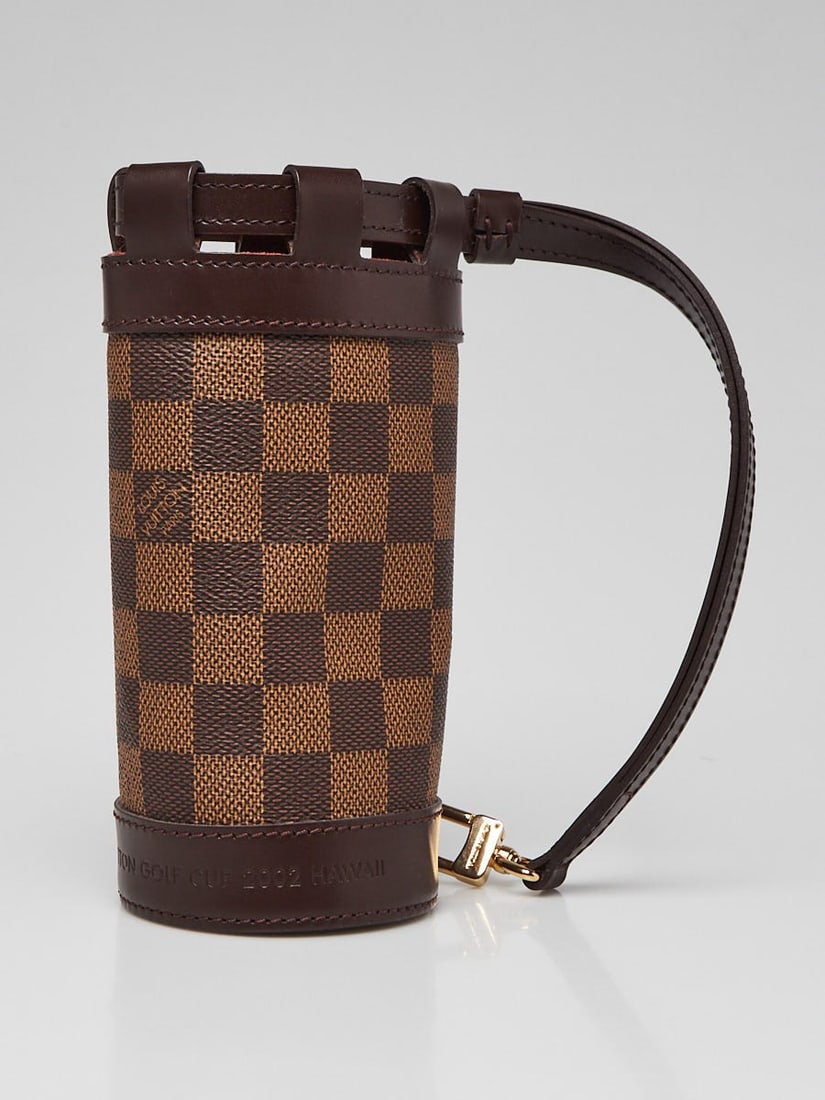 Louis Vuitton Damier Canvas Golf 2002 Hawaii Bottle Holder Bag: Louis Vuitton Damier Canvas Golf 2002 Hawaii Bottle Holder Bag Overall Condition: Like new Exterior Condition: Like new Interior Condition: Like new Designer: Louis Vuitton Material: Damier Ebene coat