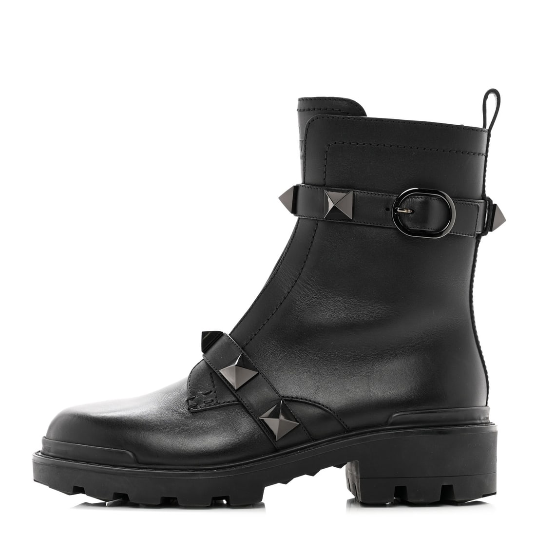 Calfskin Tonal Roman Stud 20/40mm: Valentino Garavani Calfskin Tonal Roman Stud 20/40mm Combat Boots 40 Black Brand: VALENTINO GARAVANI Condition: Excellent Condition Details: Interior: Scuffs, Exterior: Faint scuffs, Hardware: Faint s