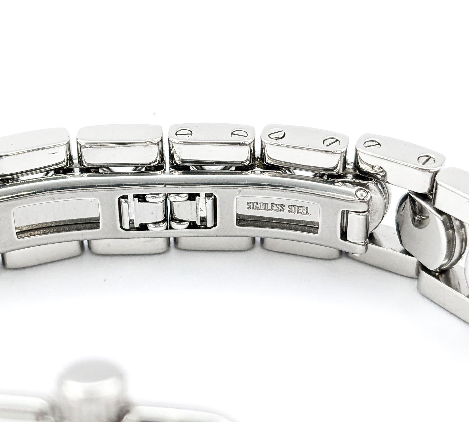 Daniel Roth 518.ST Limited Edition: Daniel Roth 518.ST Limited Edition Diamond Watch Case Material: Stainless Steel Stone: Diamond Stone Cut: Round Cut Weight: 56.3 g Strap Material: Stainless Steel Case Shape: Rectangle M