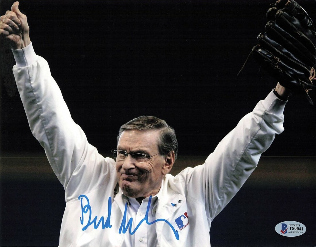 Allan Bud Selig signed 8x10: Allan Bud Selig signed 8x10 Photo BAS Beckett Commissioner Autographed Allan Bud Selig signed 8x10 Photo BAS Beckett Commissioner Autographed