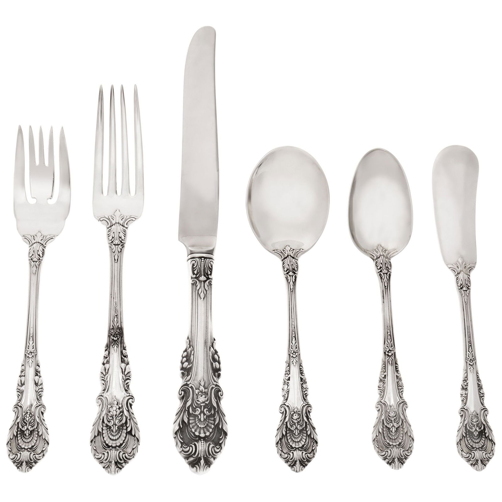 SIR CHRISTOPHER sterling silver flatware set: SIR CHRISTOPHER sterling silver flatware set patented in 1936 by Wallace silversmiths. TOTAL: 138 PIECES 6 Place setting for 20 with extra tea spoons and 3 serving pieces. Brand: Wallace Gender: Male