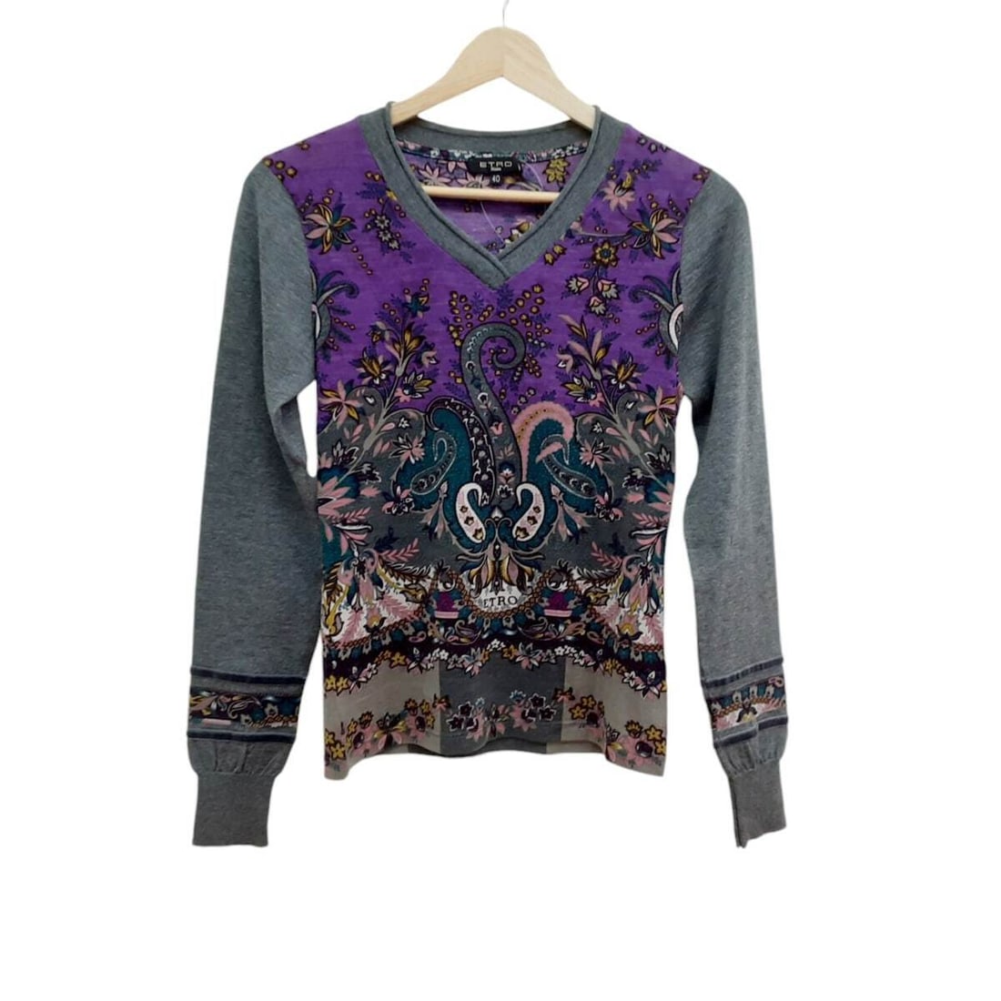 Auth ETRO - Purple Gray Multi: Auth ETRO - Purple Gray Multi Cutsew Condition: Pre-owned Brand: ETRO Style: Cutsew Color: Purple, Gray, Multi Material: Please see the photo of the quality tag ConditionRank: 7 Departmen