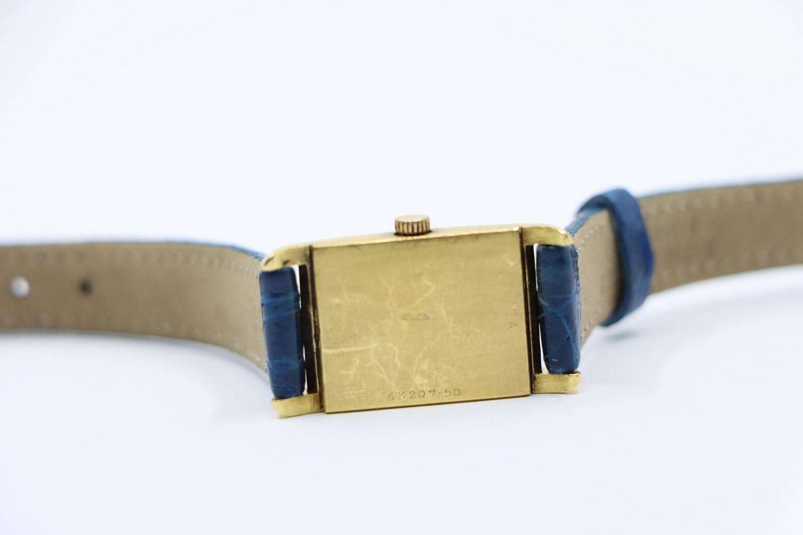 Van Cleef & Arpels 18K Gold: Van Cleef & Arpels 18K Gold Vintage Quartz Ladies Watch Brand: Van Cleef &: Arpels Case Material: Gold, 18k Gold Weight: 19.1 g Case Dimensions: Width: 0.49 in (12.21 mm) Period: 20th Century