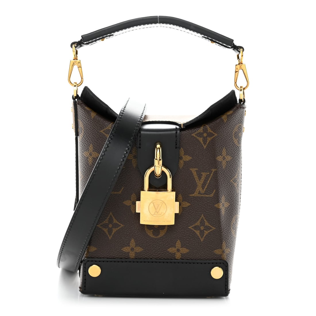 Louis Vuitton Reverse Monogram Bento Box: Louis Vuitton Reverse Monogram Bento Box SKU no: RBJ1435922 Condition: Excellent Condition Details: Exterior: Edge wear, marks, faint scuffs, Handle: Edge wear, creases, scuffs, marks, Hardware: Scrat