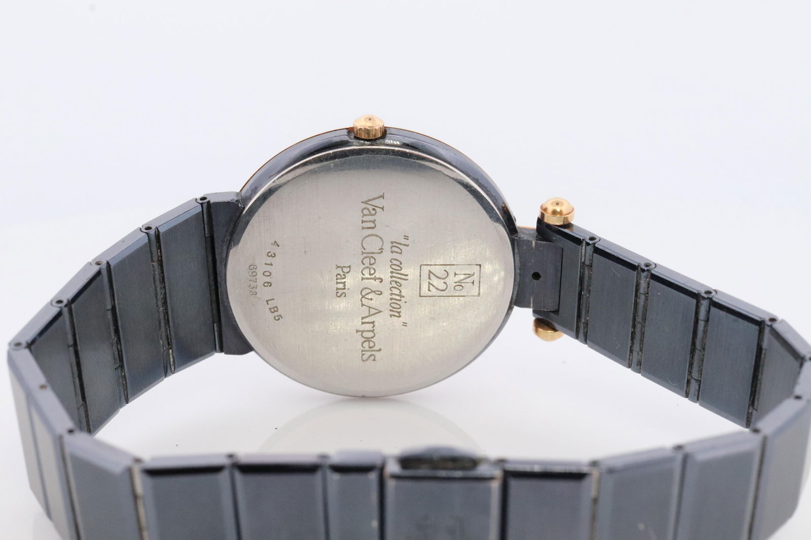 Van Cleef and Arpels 43106 watch.: Van Cleef and Arpels 43106 watch. Vintage VCA Ladies 30mm wristwatch. La Collect Brand: Van Cleef & Arpels Case Material: Stainless Steel Movement: Quartz Period: 2000-2009 Date of Manufacture: 2000s