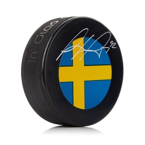 Gabriel Landeskog Autographed Sweden Flag Hockey