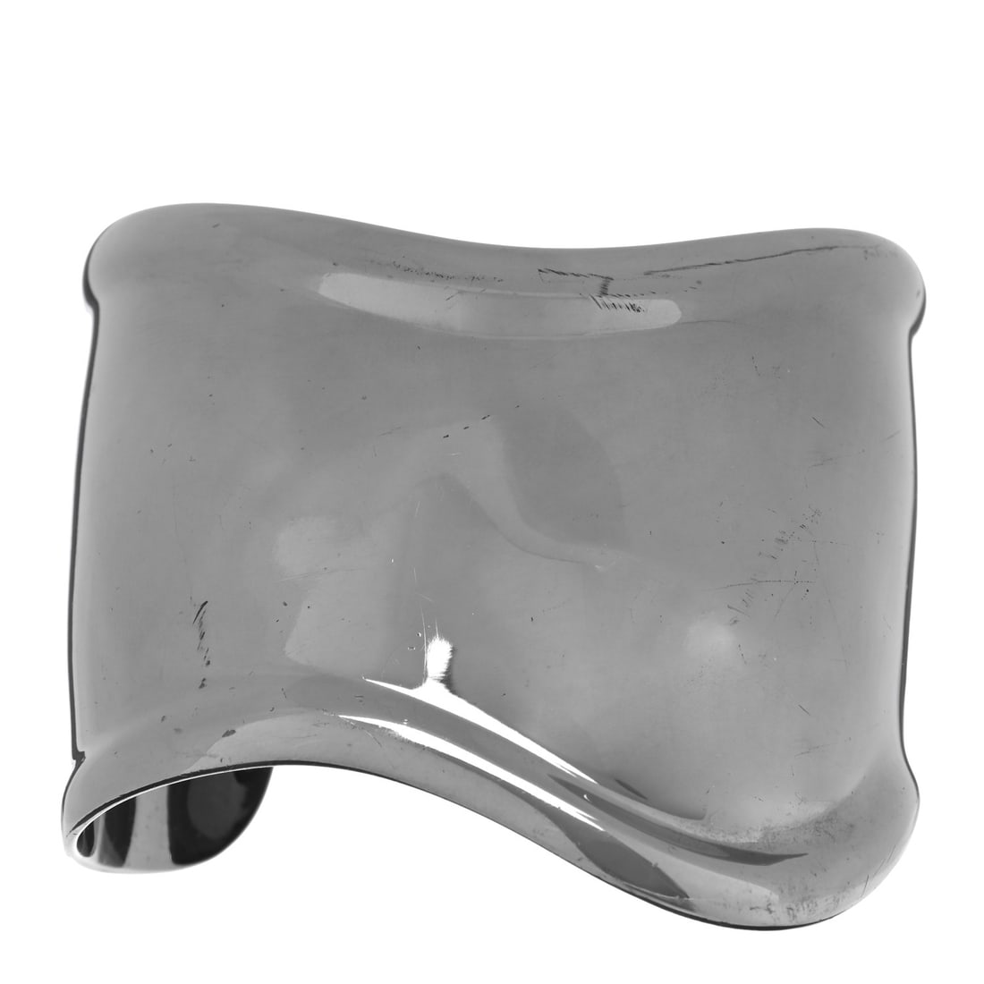 Tiffany Ruthenium Medium Elsa Peretti Left: Tiffany Ruthenium Medium Elsa Peretti Left Wrist Bone Cuff Bracelet Brand: TIFFANY Condition: Shows Wear Condition Details: Hardware: Scratch(es), , Pouch, Due to grading limitations imposed by mounte