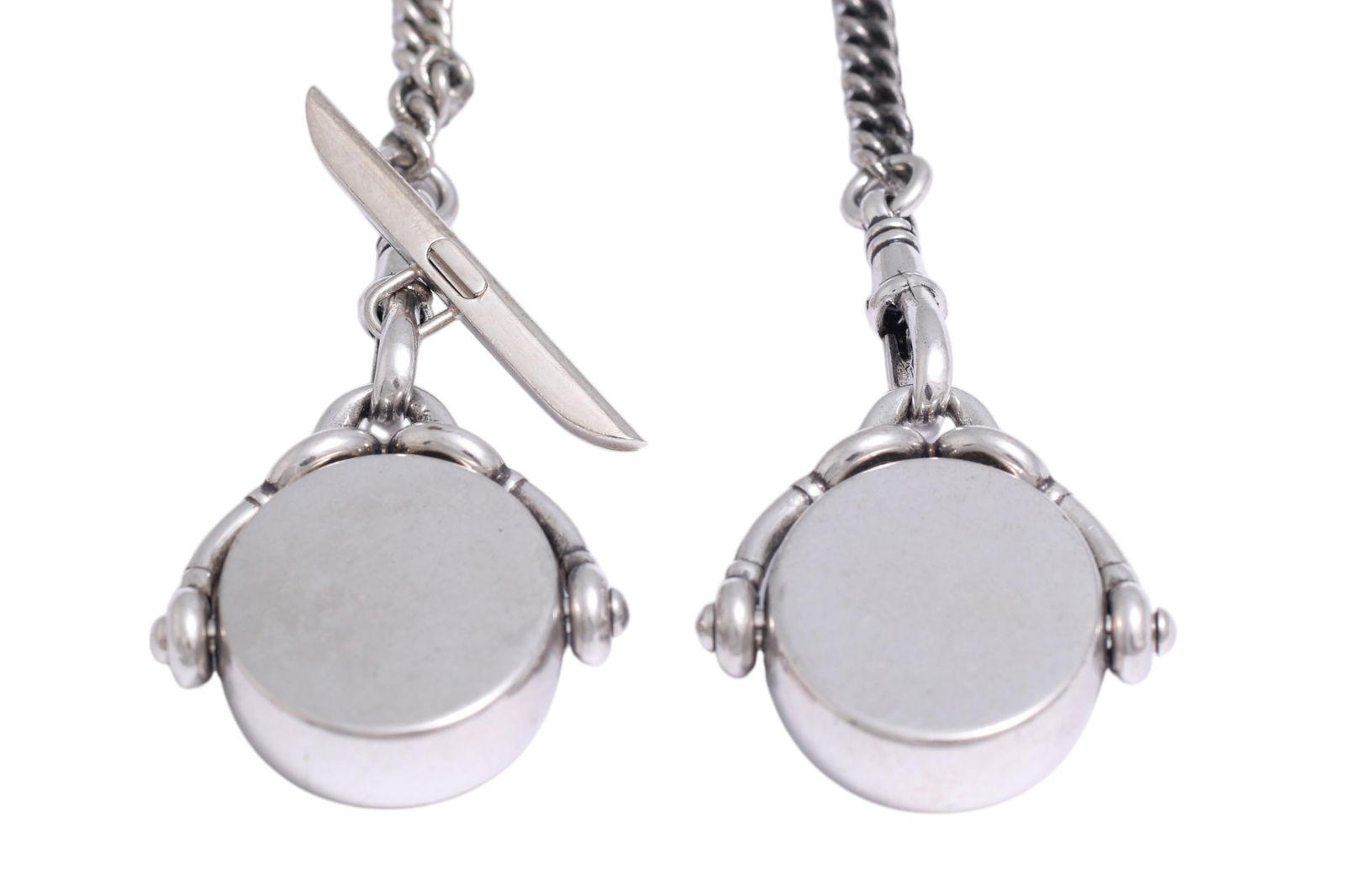 Tom Ford Apple Pocket Watch Chain: Tom Ford Apple Pocket Watch Chain, A must have Brand: Tom Ford Case Material: Stainless Steel Weight: 78.9 g Style: Modern Place of Origin: United States Period: 21st Century Date of Manu