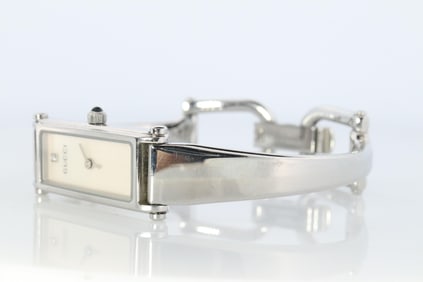 Vintage GUCCI 1500L Quartz Wrist Watch.