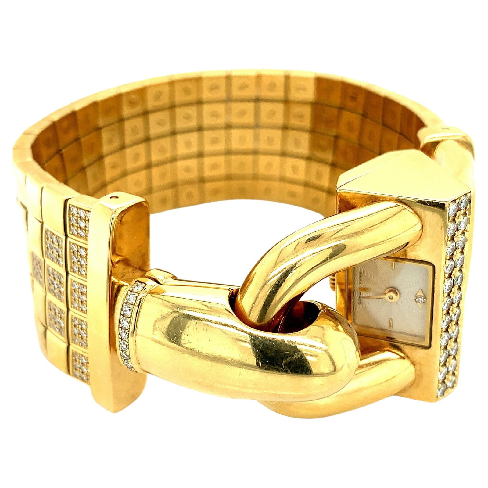 Van Cleef & Arpels Gold Cadenas: Van Cleef & Arpels Gold Cadenas Wristwatch Brand: Van Cleef & Arpels Case Material: 18k Gold, Yellow Gold Stone: Diamond Stone Cut: Round Cut Weight: 167.9 g Strap Material: Gold Case Sha