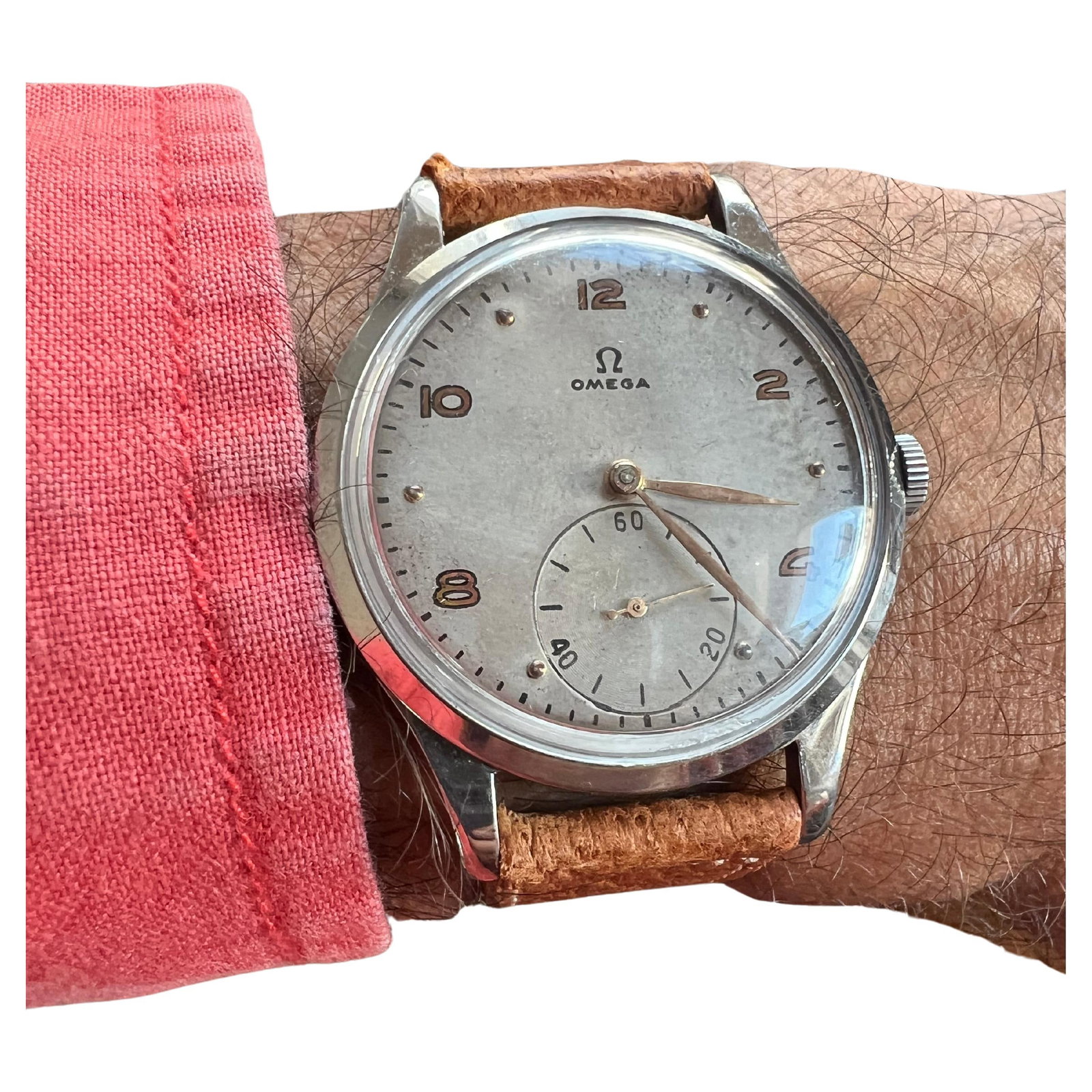 Oversize Omega Wrist Watch ca 1947: Oversize Omega Wrist Watch ca 1947 An Omega wrist watch ca 1947. Oversize steel case measuring approx. 37.5 mm. Reference 2609. Robust construction, movement #265. Original dial with patina. Brand: Om