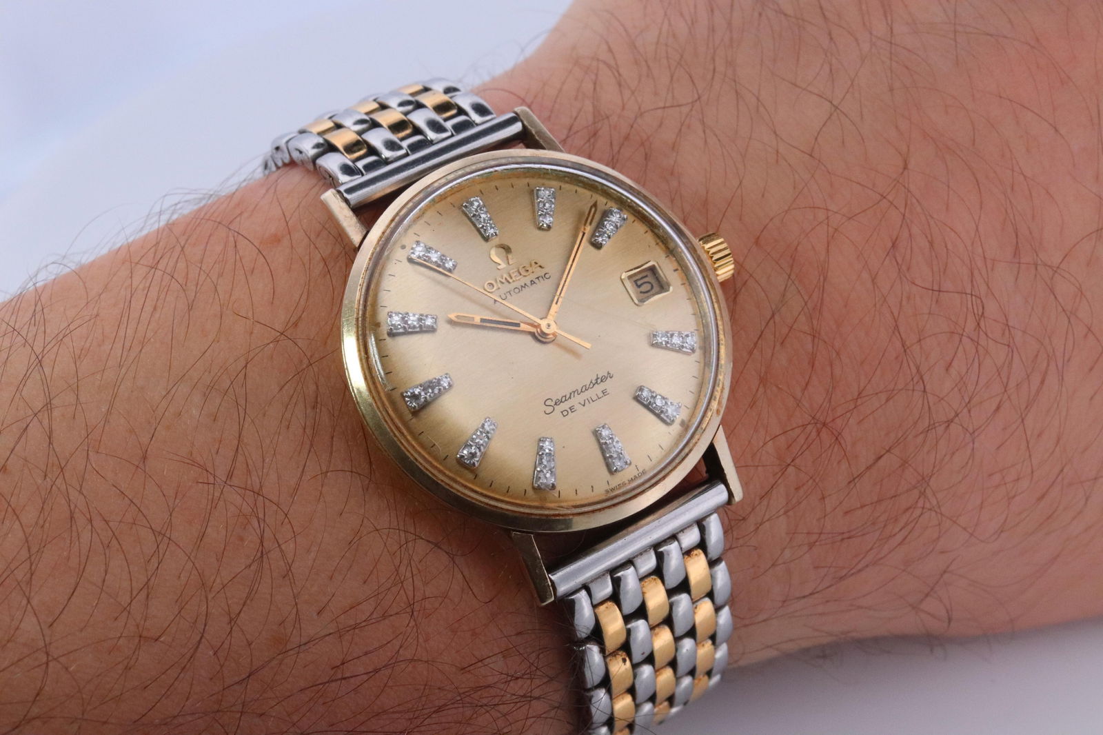 OMEGA Seamaster Diamond DeVille 14k Gold: OMEGA Seamaster Diamond DeVille 14k Gold Omega Automatic SEAMASTER DEVILLE Brand: Omega Case Material: 14k Gold, Yellow Gold Stone: Diamond Stone Cut: Round Cut Case Shape: Round Movement: Automat
