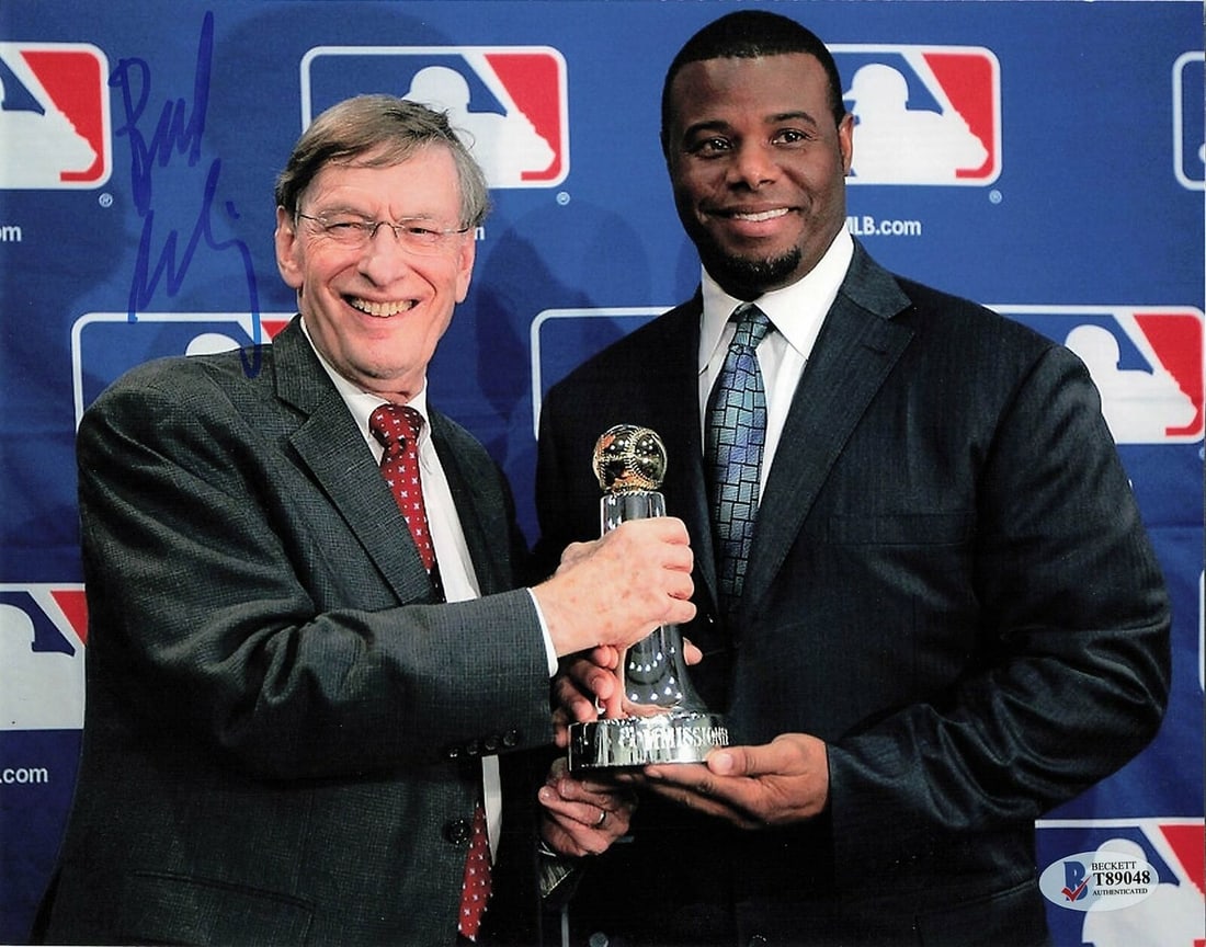 Allan Bud Selig signed 8x10 Photo: Allan Bud Selig signed 8x10 Photo BAS Beckett Commissioner Autographed Allan Bud Selig signed 8x10 Photo BAS Beckett Commissioner Autographed SKU no: RBJ7258304610392 Guidelines for Bidding We recomme