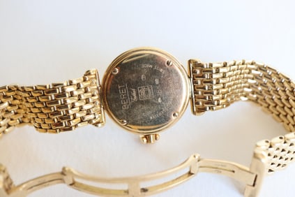 Tabbah Wristwatch in 18K Gold and