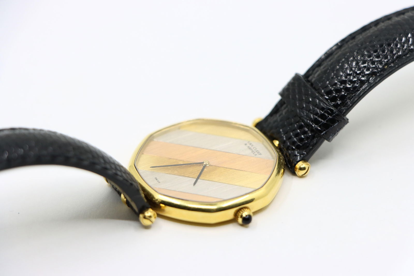 Van Cleef & Arpels 18K Gold: Van Cleef & Arpels 18K Gold Circa 1990 Automatic Wristwatch Creator: Van Cleef & Arpels Case Material: Gold, 18k Gold Weight: 40.6 g Period: 20th Century Date of Manufacture: Unknown Condition: Go