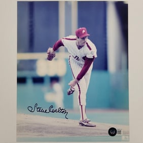 Steve Carlton signed Phillies 8x10 photo