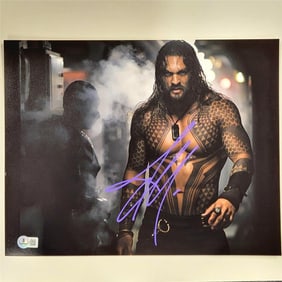 jason momoa signed aquaman 11x14 photo