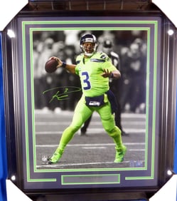 RUSSELL WILSON AUTOGRAPHED FRAMED 16X20 PHOTO