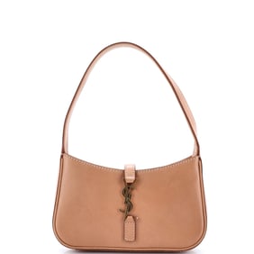 Saint Laurent Le 5 a 7