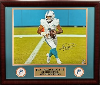 tua tagovailoa signed 16x20 framed photo