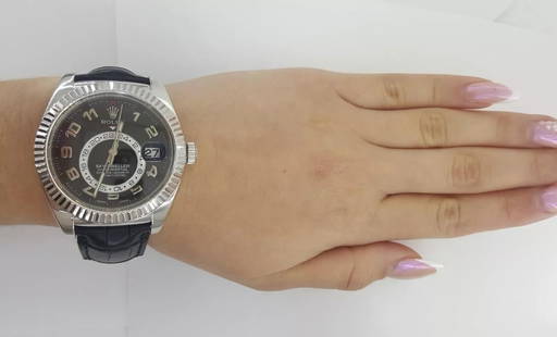 Rolex Sky-Dweller 326933 42mm White: Rolex Sky-Dweller 326933 42mm White Dial Stainless Steel & 18K Yellow Gold Creator: Rolex Case Material: 18k Gold, Silver, Steel, Stainless Steel Weight: 128 g Strap Material: Leather Style: Contempor