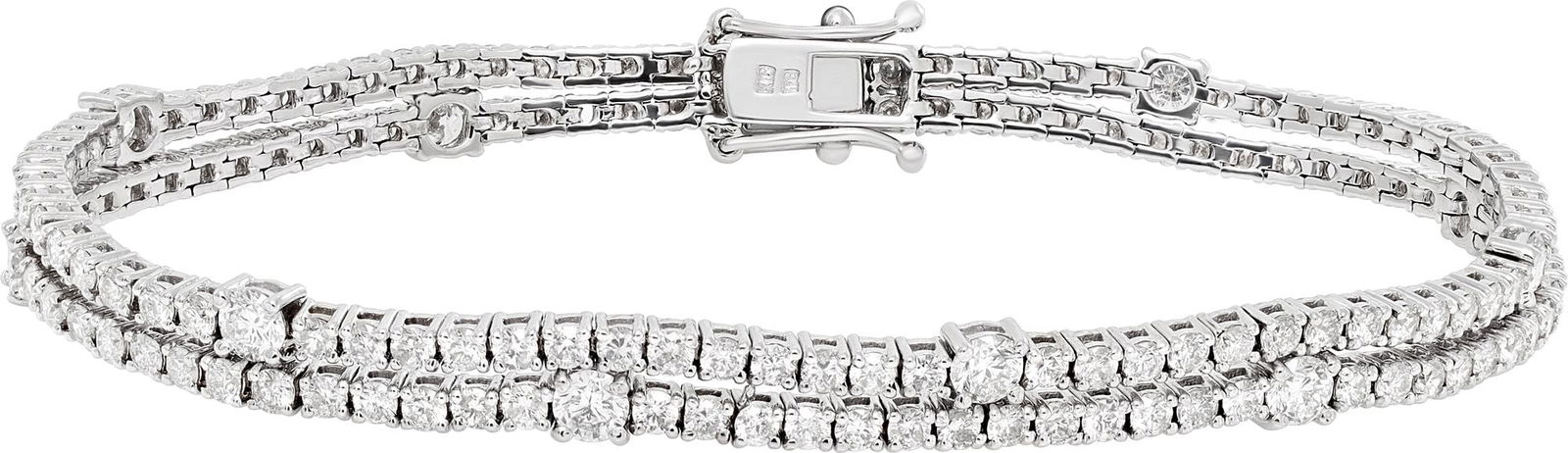 Double strand diamonds line bracelet set: Double strand diamonds line bracelet set in 18k white gold. 5.65 carats. Brand: Estate Jewelry Gender: Unisex Metal(s) / Material(s): 18k White Gold Item Weight: 9.90 pwt Double strand diamonds line b