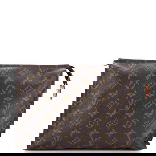 Louis Vuitton Toiletry Pouch Monogram Canvas: Louis Vuitton Toiletry Pouch Monogram Canvas 26 Exterior Color: Brown Interior Color: Neutral Exterior Material: Canvas Coated Interior Material: Leather Hardware Color: Gold 