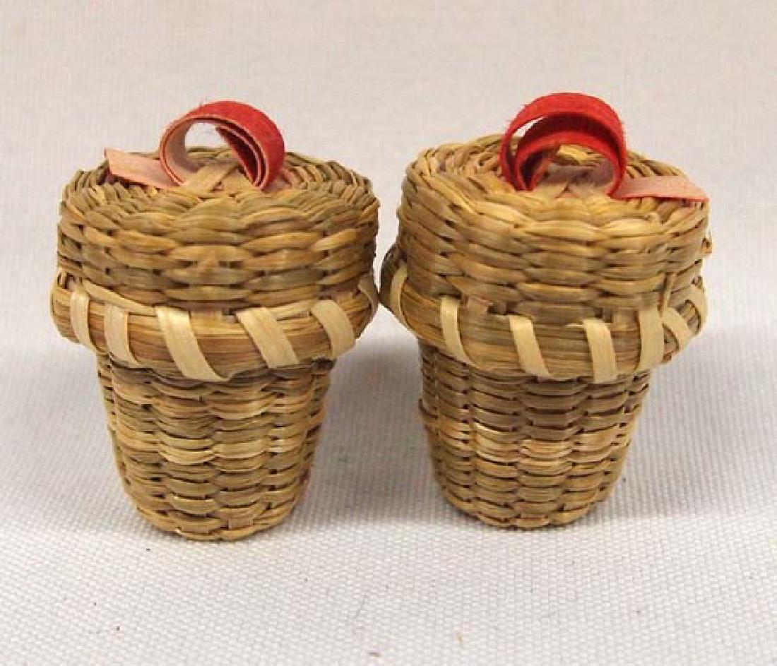2 Native American Mohawk Thimble Baskets (1 of 3)
