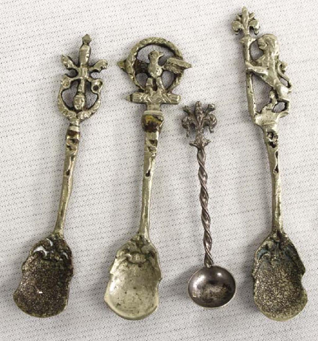 4 Miniature Salt Cellar Spoons: 4 Miniature Salt Cellar Spoons, 3 are marked Italian, longest measures 3.5''L