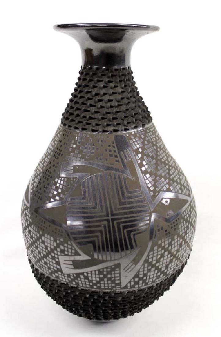 Mexican Mata Ortiz Turtle Jar by Eusebio Sandoval (1 of 4)