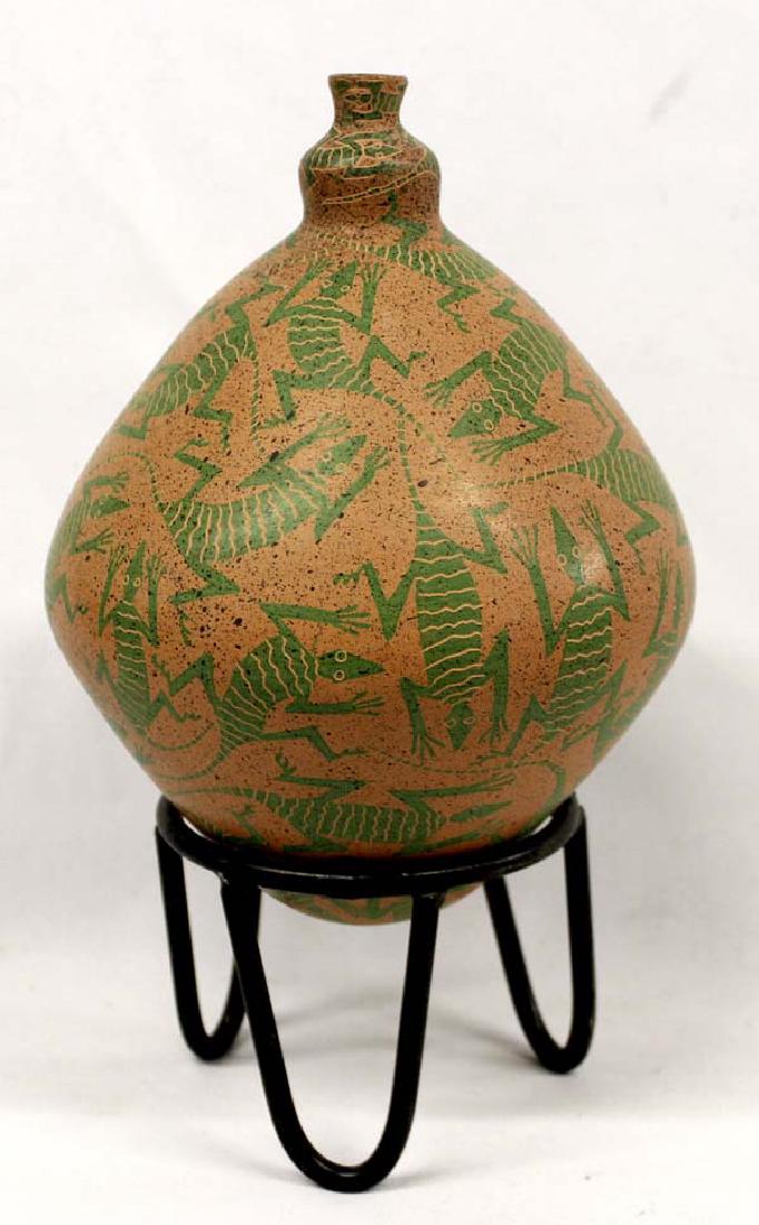 Mexican Mata Ortiz Lizard Jar by Jose Villa (1 of 4)