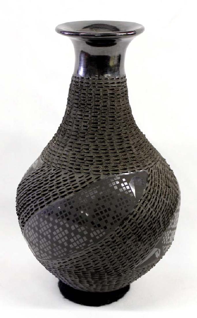 Mexican Mata Ortiz Black on Black Jar, Lucie Soto (1 of 5)