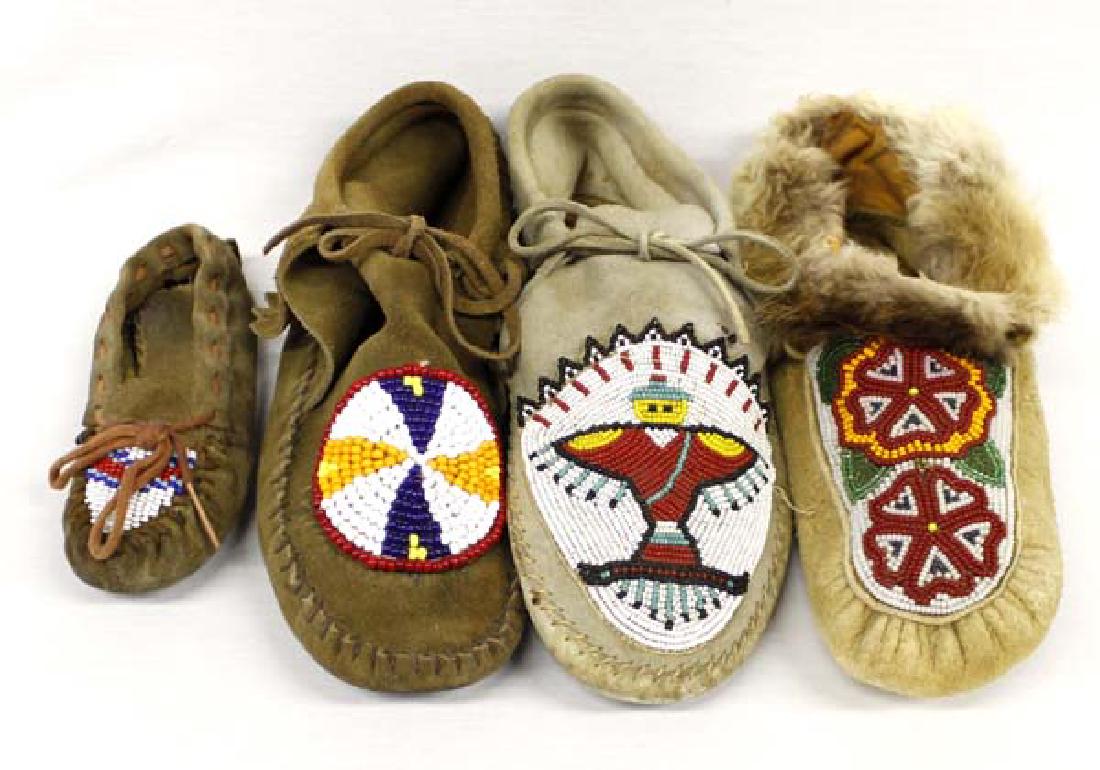 4 Native American Single Beaded Moccasins (1 of 3)